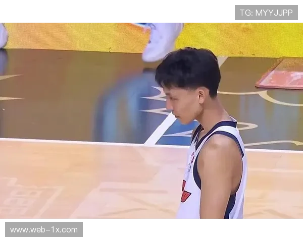 徐杰带伤赴国家队集训,后卫线8争5激烈竞争世预赛名额 徐杰带伤赴国家队集训,后卫线8争5激烈竞争世预赛名额