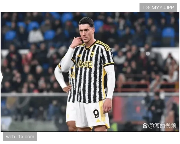 特写：绝杀后，弗拉霍维奇冲向角旗区与远征的尤文图斯球迷共同庆祝